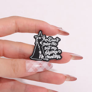 เข็มกลัดเคลือบแม่มดฮาโลวีนไม่ได้<span class=keywords><strong>ทำ</strong></span>ให้ฉันได้กระเป๋าเป้สะพายหลังเครื่อ<span class=keywords><strong>ง</strong></span>ประดับเข็มกลัดโลหะรูปลิงบินได้ - Product Image 4