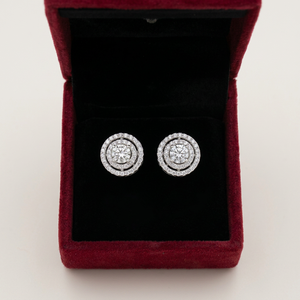 Boucles d'oreilles clous halo en diamant de laboratoire rond 1 carat : Bijoux de mariée en or blanc 14 carats - Product Image 1