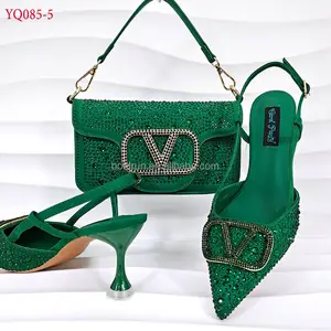 YQ085 Novo conjunto de sapatos italianos com cor prateada e bolsa de mão combinando, conjunto grande africano para casamento com salto alto e bolsa para festas