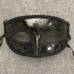 Masque de danse classique en plastique à motif peint pour fête d'Halloween, style demi-visage, tendance - Product Image 2