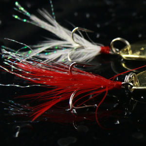 Leurre de pêche au bar à 3 hameçons avec spinner, 5,3 cm, 10 g, métallique, à plumes, pour eau douce - Product Image 1