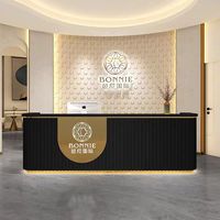 Bureau de réception rayé en or blanc personnalisable populaire pour les bars hôpitaux bureaux supermarchés centres commerciaux beauté