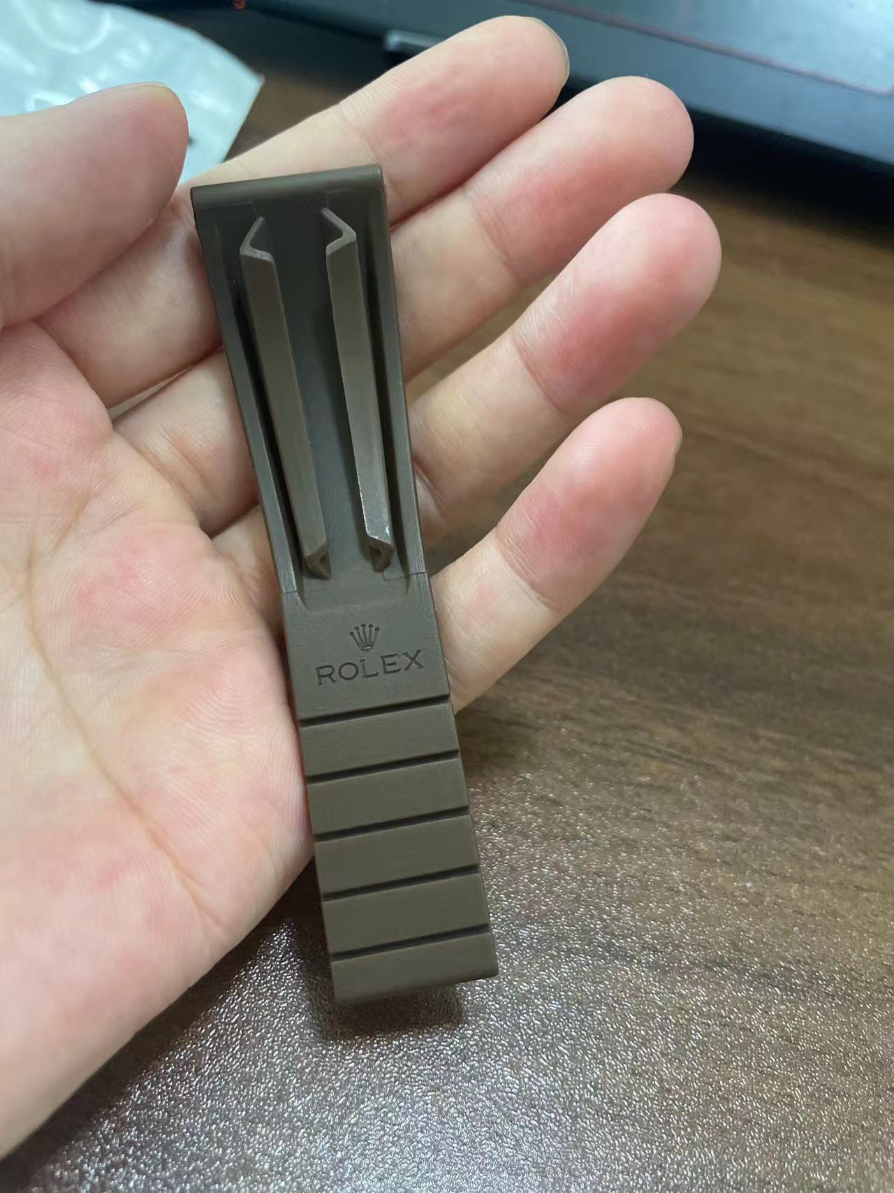 สีน้ำตาลไม่มีโลโก้หรือโลโก้