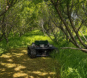 Gasoline <b>Remote</b> <b>Control</b> Crawler Lawn Mower 900mm Cutting Width 27HP All Terrain Grass Cutter for Orchard Hillside Farm - Product Image 5