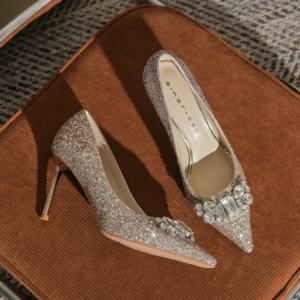 Zapatos de Tacón de Aguja con Cristales Plateados, de Cuero, de Punta, Cómodos, Sin Cordones, para Bodas Formales - Product Image 1