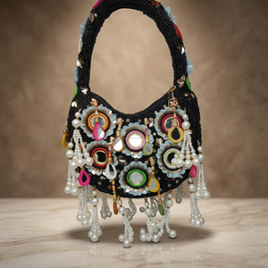 Elegante Bolso de Mano Casual de Resina Hecho a Mano, con Perlas de Media Luna y Bordado Zardozi, Ecológico y Duradero para Bodas - Product Image 1