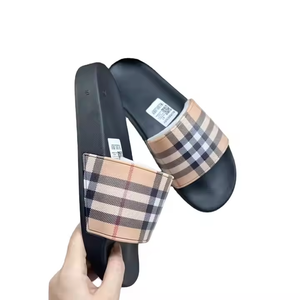 Vente directe d'usine de pantoufles pour hommes de haute qualité. Chaussons pour femmes. - Product Image 3
