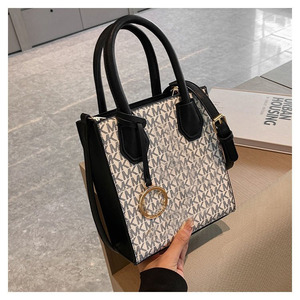 Sac à Main Femme Haut de Gamme Lettres Gaufrées Bandoulière Luxe Fermeture Éclair Décontracté Léger Printemps Mode Poignée Simple Portable - Product Image 4