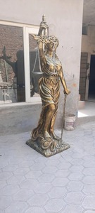 Estatua de la Dama Justicia de Fibra de Vidrio en Oferta, Escultura Clásica de Símbolo Legal para Oficina de Abogados, Sala de Juntas, Vestíbulo, Disponible a Precio de Exportación - Product Image 3