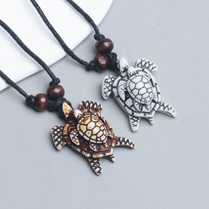 <span class=keywords><strong>Collier</strong></span> d'amitié rétro en corde tressée extensible avec pendentif tortue mère et enfant, style hip-hop cool pour les soirées en boîte de nuit - Product Image 1