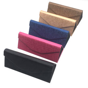 <span class=keywords><strong>2022</strong></span> <span class=keywords><strong>prix</strong></span> de gros PU Portable pliable étuis triangulaires en cuir fait à la main logo imprimé pliable étui de lunettes de soleil emballage - Product Image 1