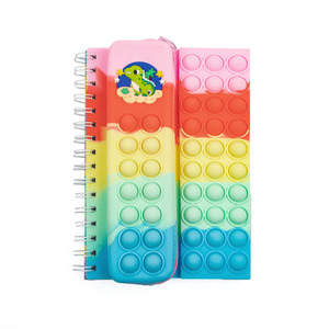 Nouvelle <span class=keywords><strong>trousse</strong></span> à crayons A5 2 en 1, couleur arc-en-ciel, compression, bobine <span class=keywords><strong>de</strong></span> bulles, silicone, carnet pour étudiant - Product Image 4