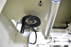 Machine de scellage semi-automatique FQL450A avec tunnel de rétraction en L - Product Image 2