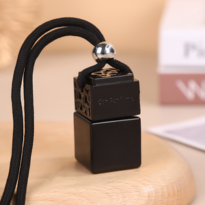 Botellas de Perfume Colgantes de Vidrio Vacías con Tapa Metálica Plana Cuadrada, Ambientador de Coche de Vidrio Colorido para Uso con Aceites Esenciales - Product Image 6