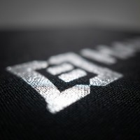 Stampa Catalogo Prodotti Aziendale di Lusso Personalizzato con Copertina Rigida, Dorso Quadrato, UV Selettivo e Logo in Lamina Argento