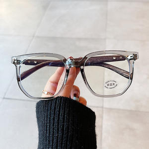 Monture de lunettes carrée style coréen pour femme, verres PC anti-lumière bleue, branches effet bois, design riveté, taille moyenne, fabriqué à Taizhou - Product Image 2