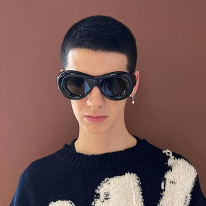 Sunglasses Women Large <b>Frame</b> <b>Black</b> PC UV400 Class 2 Sunshades Fashionable Street Style - Product Image 3