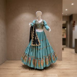 Chaniya Choli เซ็ตผ้าคอตตอนหนาพิมพ์ลายด้วยมือยาวถึงข้อเท้าแบบใส่ได้สำหรับงานเทศกาลแบบดั้งเดิม - Product Image 1