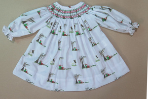 Robe de Noël blanche smockée pour bébé fille, broderie rouge et verte, manches longues, tenue de boutique pour tout-petits, idéale pour les fêtes d'hiver - Product Image 6