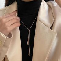 Collier ras du cou tendance en acier inoxydable doré, style luxe léger, avec chaîne à maillons allongés, pendentif en Y, réglable, géométrique, creux, à franges, pour soirée