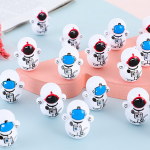 Mini Juguete de Astronauta Estilo TikTok, Lindo Adorno Antiestrés para Escritorio, Regalo para Vendedores Ambulantes de Jardín de Infancia, Venta al por Mayor - Product Image 2