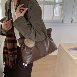 Sac fourre-tout minimaliste en cuir PU souple pour femme, grande capacité, sac à bandoulière décontracté, vente en gros - Product Image 5
