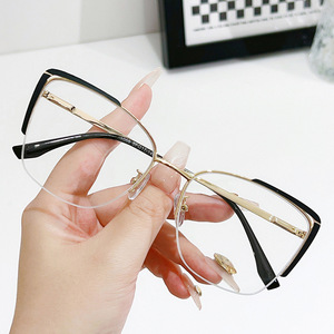 Lunettes anti-lumière bleue tendance pour femmes, style célébrité d'<span class=keywords><strong>Internet</strong></span>, style punk uni, montures de lunettes transfrontalières - Product Image 1