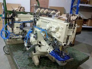Machine à coudre industrielle à bras articulé, trois aiguilles, cinq fils, point interlock, modèle 1500D-356-EST, vente en gros usine - Product Image 4