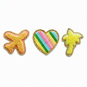 Patchs décoratifs en forme de cœur, tendance, personnalisés, en chenille 3D, petits, colorés, à thermocoller ou à coudre, pour T-shirt, sweat-shirt, chapeau, sac - Product Image 3