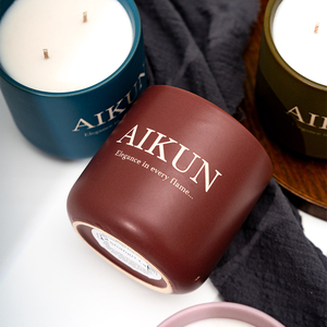 AIKUN Proveedor de Velas Aromáticas de Cera de Soya Natural en Cerámica para Decoración de Hogar de Lujo y Negocios Minoristas - Product Image 1