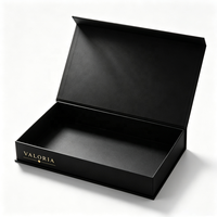 Boîte cadeau rigide magnétique noire personnalisée avec logo en feuille d'or pour kits de relations publiques de marque et événements de lancement de produits