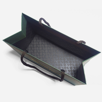 Sacs d'emballage en carton ondulé de luxe en gros pour chaussures et vêtements, avec logo personnalisé imprimé, matériaux recyclés, taille personnalisée, ruban à poignée longue