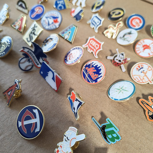 Épingles de revers en métal émaillé personnalisées pour équipes de baseball américaines, badges promotionnels pour clubs sportifs, épingles de collection pour chapeaux d'équipes de baseball - Product Image 3