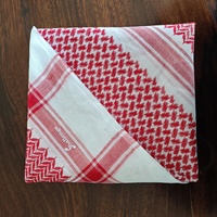Vente en gros de foulards musulmans pour hommes en polyester 100% de qualité supérieure, de style arabe, rouge et blanc, avec pompons, hijab, shemagh, keffiyeh