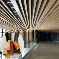 Tira de Techo Metálica Decorativa de Aluminio Moderna, Ignífuga e Impermeable, con Diseño de Deflector, Venta al por Mayor