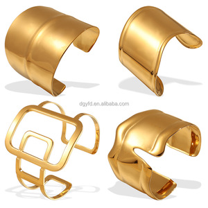 Brazalete Abierto Moderno Cleopatra, Elegante Brazalete Egipcio de Oro de 18K con PVD, Brazalete <span class=keywords><strong>Extra</strong></span> Grande con Textura Geométrica e Irregular - Product Image 1