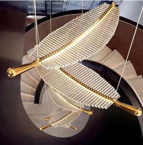 Lustre personnalisé pour le hall de l'hôtel Escalier suspendu plume lumineuse grandes feuilles longues - Product Image 1