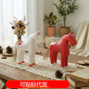 Caballo balancín de madera, decoración navideña para mesa, rojo y blanco, hecho a mano, estilo bohemio, adorno para barra de bar - Product Image 4