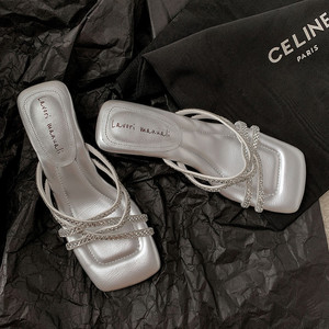 Sandales élégantes à talons hauts et bout ouvert pour femmes, idéales pour l'extérieur, à porter avec des pantoufles d'intérieur douces à talons bas pour femmes. - Product Image 5