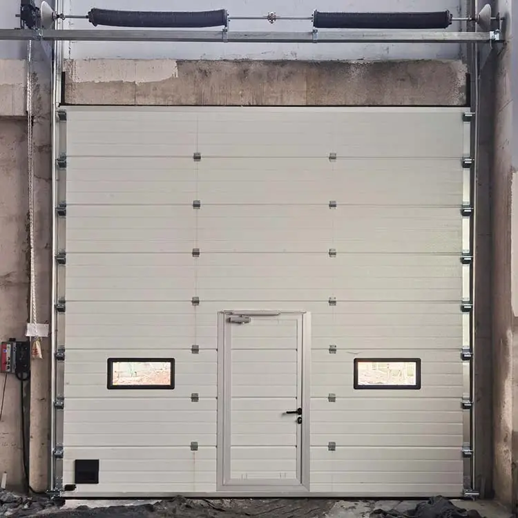 Puerta de garaje seccional automática, sistema de seguridad, protección, puerta de garaje industrial seccional, operación estable