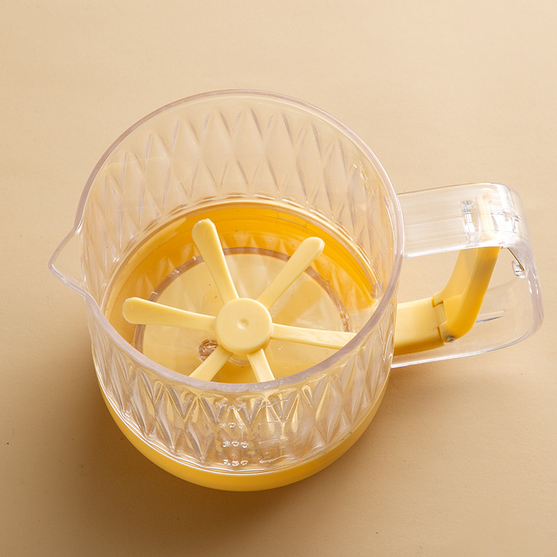 Semi-automatic egg beater/mixer