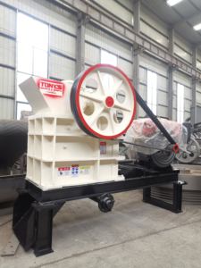 Concasseur à mâchoires PE 250X400 haute performance pour le concassage de pierres et de béton, avec moteur et composants essentiels de roulement - Product Image 3