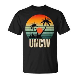 Camiseta UNCW Vintage Sunset Alumni para fanáticos y amigos de la universidad - Product Image 1