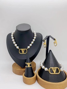 Nuovo Arrivo 2025: Set di Gioielli Moda Placcati Oro con Zirconia Cubica per Donne, Include Collana, Orecchini, Anello e Bracciale - Product Image 3