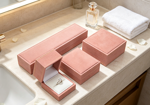 Boîtes à bijoux haut de gamme multi-tailles, écologiques, faites à la main, avec cadre en carton rigide, revêtement en velours court rose pâle - Product Image 4