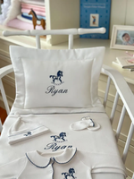 Ensemble cadeau personnalisé pour bébé garçon, tenue de rentrée à la maison pour nouveau-né avec broderie de cheval, combinaison en coton blanc avec nom personnalisé, chapeau, ensemble de vêtements pour bébé