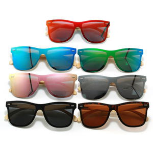 Lunettes de soleil polarisées rétro 2026 à monture carrée intégrale avec logo personnalisé, protection UV400, branches en bois et verres miroir pour hommes et femmes - Product Image 3