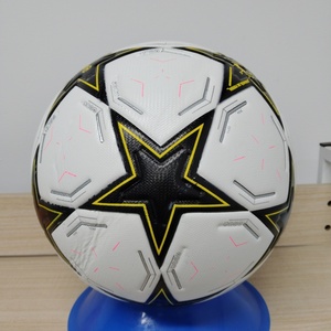 Ballon de football d'entraînement 2026 de haute qualité à prix abordable, avec logo personnalisé, en PU thermocollé, durable pour l'entraînement et les matchs - Product Image 1