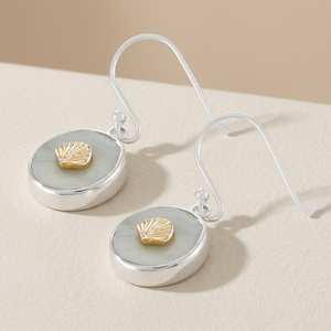 Pendientes Ceto de Plata de Ley 925 con Madreperla para Mujer, Valore Jewels |   Pendientes Minimalistas de Dos Tonos con Diseño de Concha Marina Dorada - Product Image 2