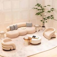 Canapé Courbé Crème - Velours Suédé & Laine d'Agneau Personnalisable pour Salons de Beauté, Boutiques de Vêtements, Salons et Halls